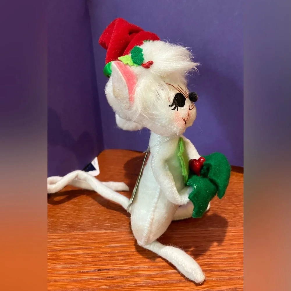 NWT Annalee 6” Holly Berry Mouse #600909